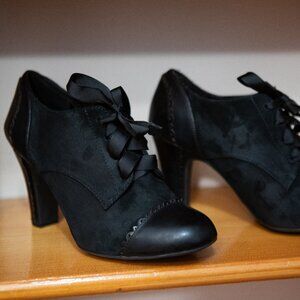 Gianni Bini 7.5M Black Suede Lace Up Oxford Shoes Heels Booties